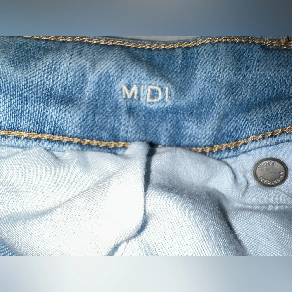 American Eagle The Dream Short MIDI Distressed Light Wash Shorts - Picture 11 of 13